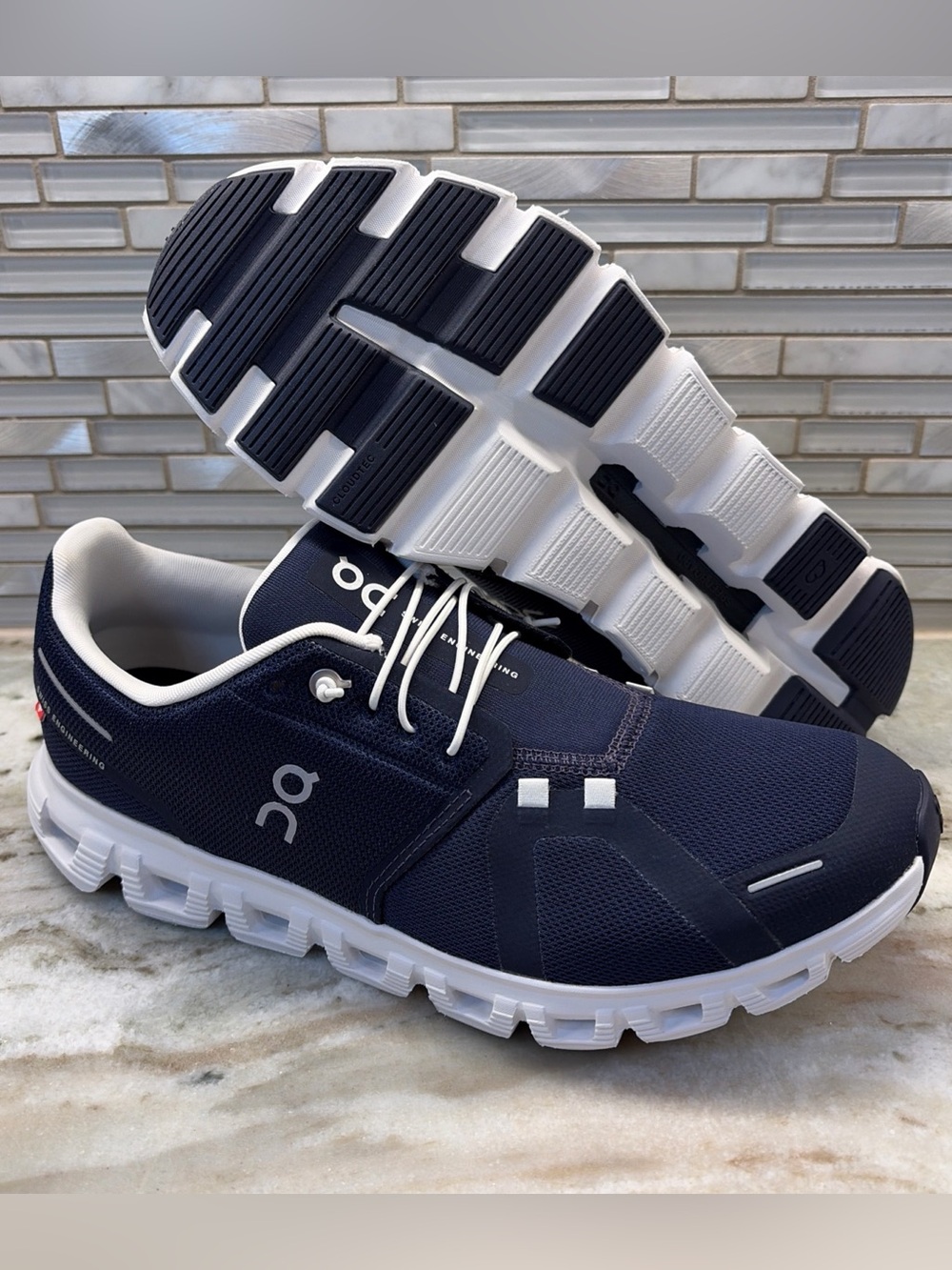On Cloud 6 Midnight / White Men’s Lightweight Running Shoes US 10